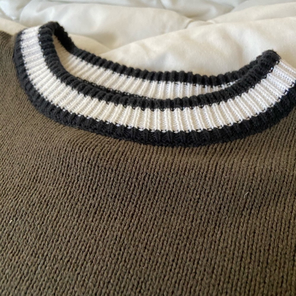 Forever 21 Men’s Striped crew neck Sweater